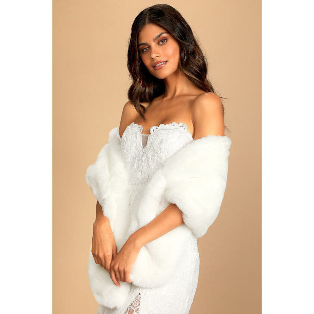 Lulus Upscale Style White Faux Fur Stole - Size One Size
